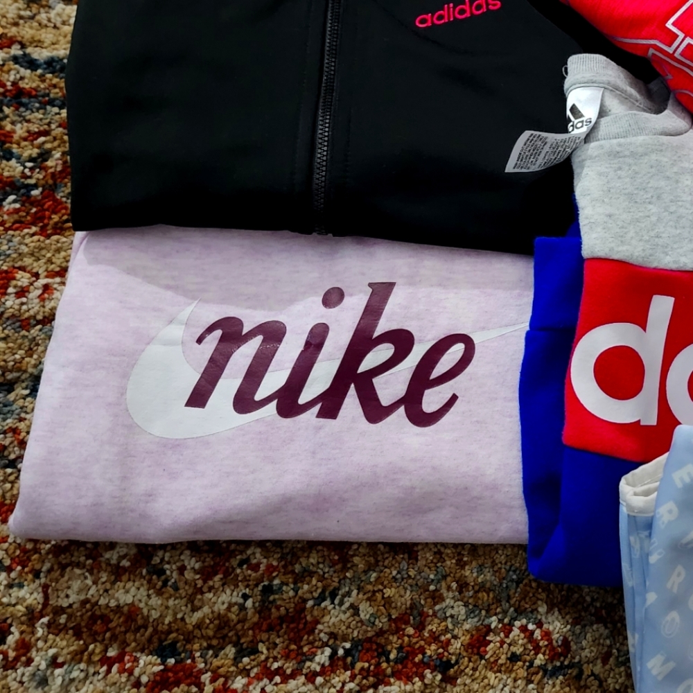 Nike girls sweatshirt Light purple Marron logo Nike girls sweater Never used